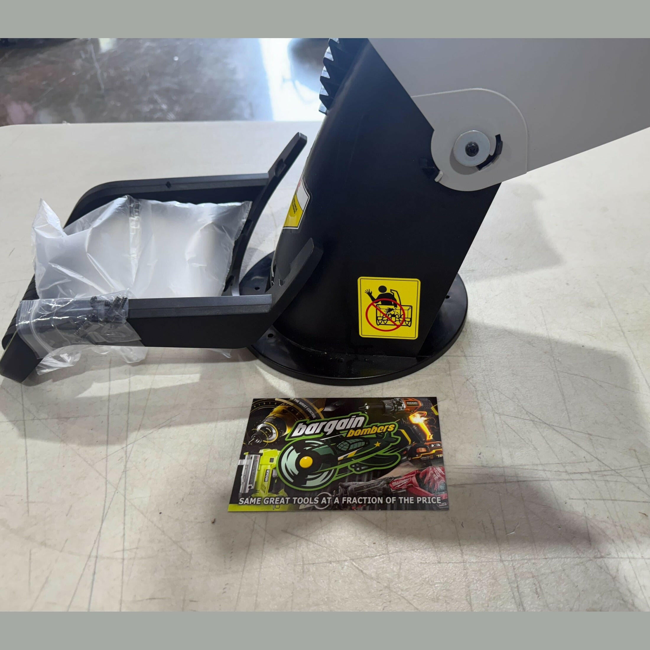 OB Flurry 21 in. 208 CC Single-Stage Gas Snow Blower Chute LOT 4521.